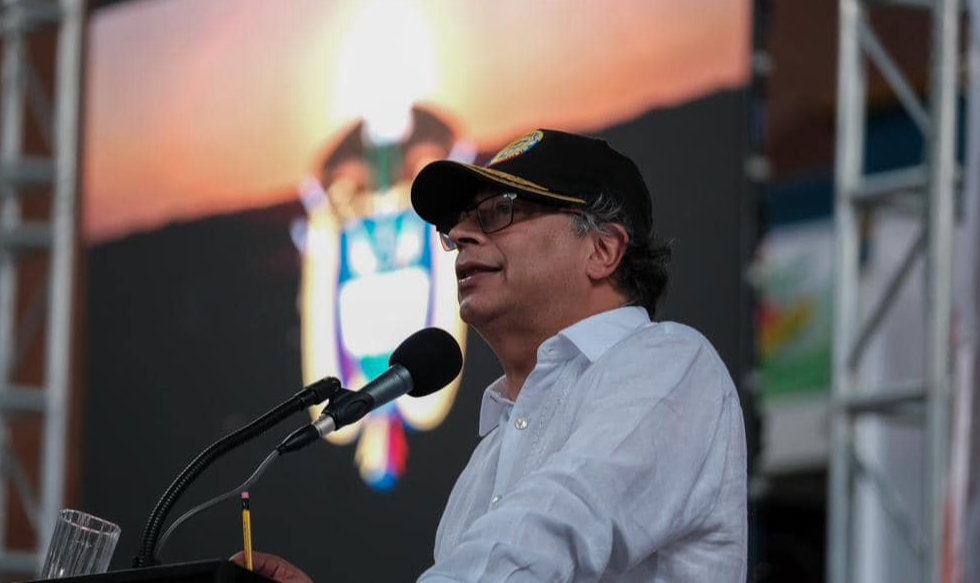 Segundo o presidente da Colômbia, setores da oposição política e do empresariado buscam dar um “golpe suave”