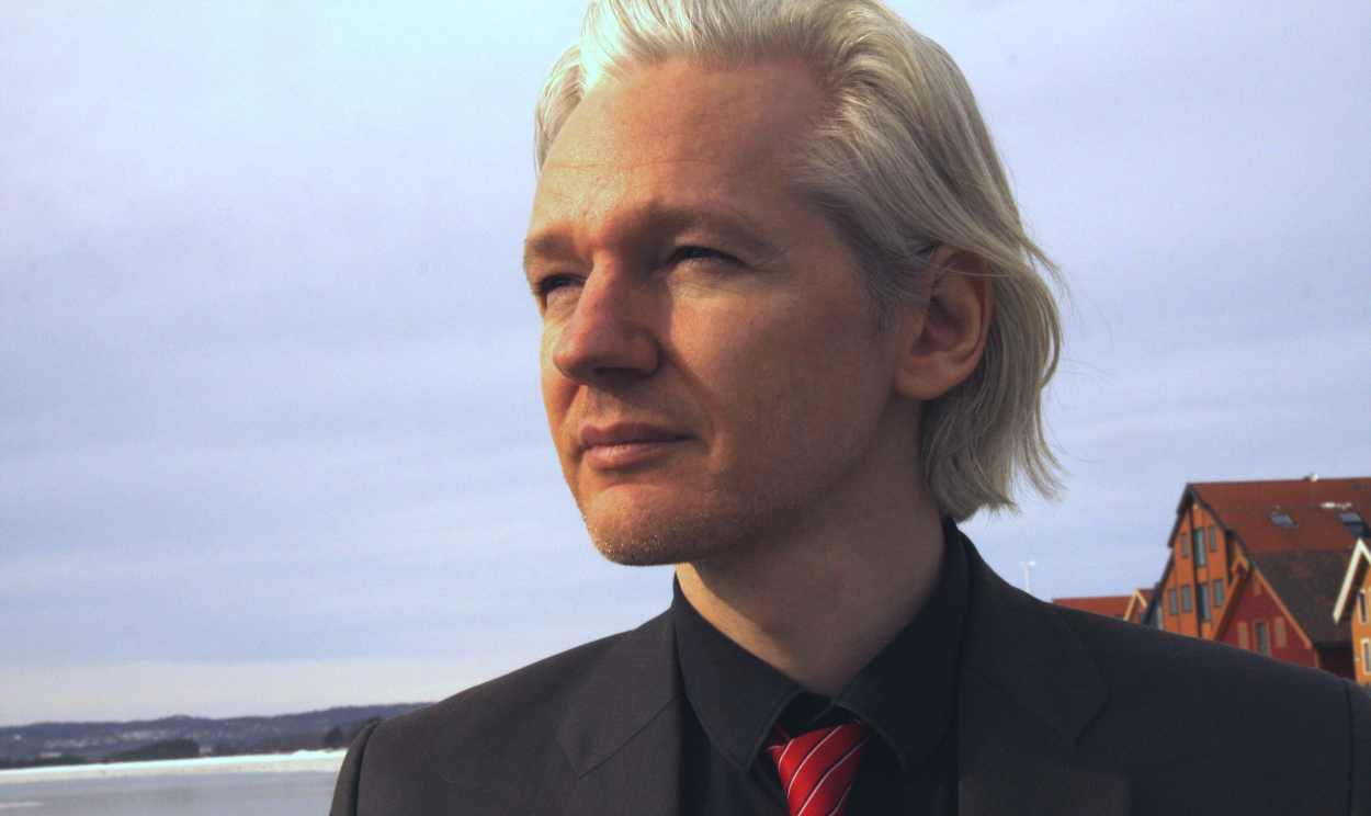 No dia do julgamento da extradição do fundador do WikiLeaks para os EUA, conversamos com o diretor do documentário “Guerra ao Jornalismo”