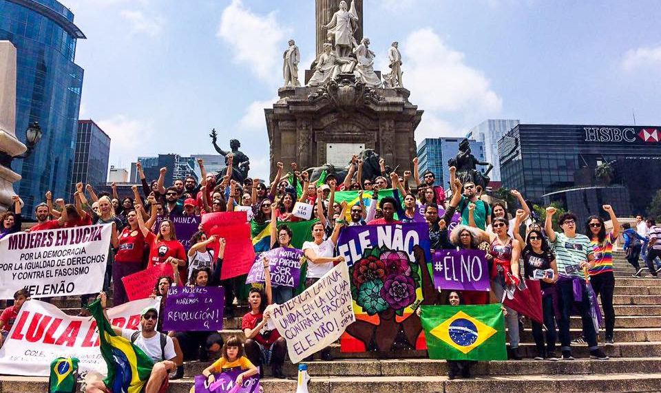 Intitulado “Solidariedad Internacional contra el Fascismo” o ato foi  organizado por residentes e entidades brasileiras e mexicanas