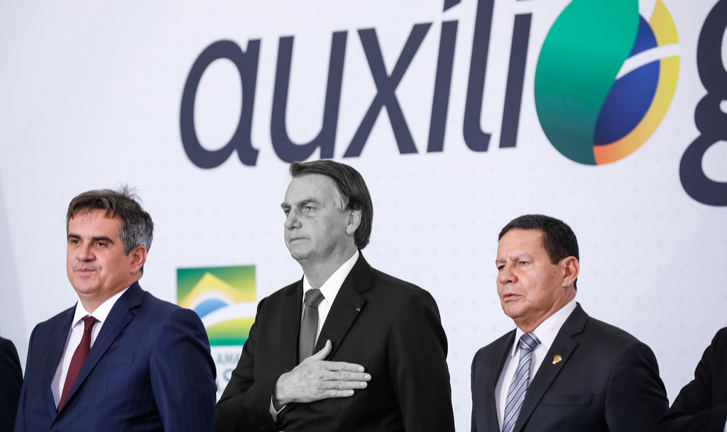 Bolsonaro e Paulo Guedes têm zero preocupação social. Auxílio Brasil e prorrogação da desoneração da folha de pagamento são questão politicas