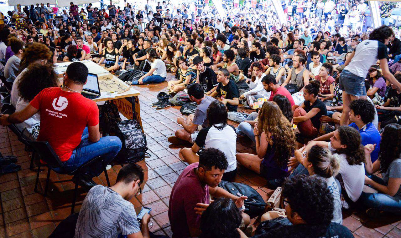 Governo Bolsonaro bloqueou 30% dos recursos destinados às universidades federais; mobilização promete ser a maior deste início do governo Bolsonaro