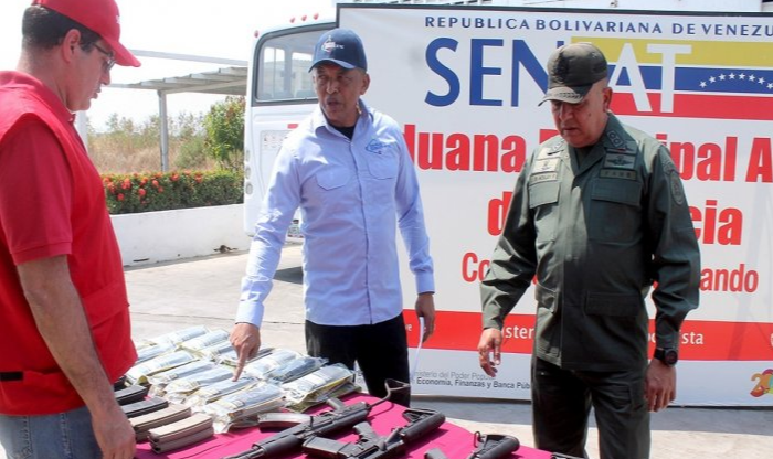 As autoridades venezuelanas confiscaram no aeroporto internacional Arturo Michelena, em Valencia (estado de Carabobo), um lote de armas de guerra proveniente dos Estados Unidos.
