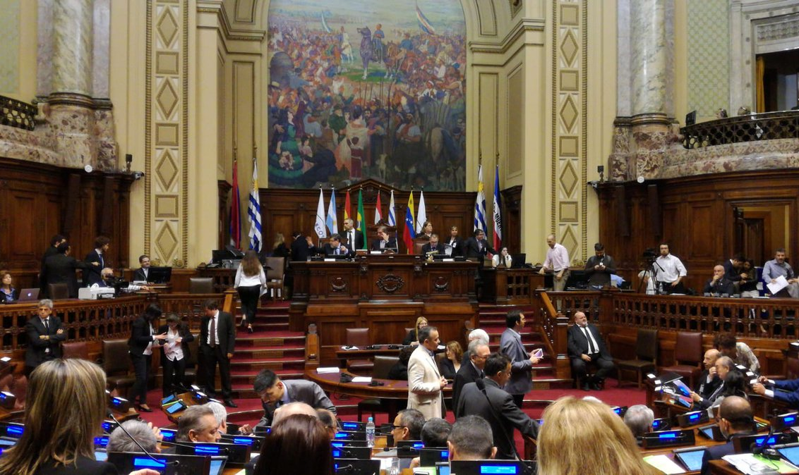 A Deputada Federal Fátima Bezerra (PT) participou da sessão plenária e se despediu de seus companheiros de PARLASUL