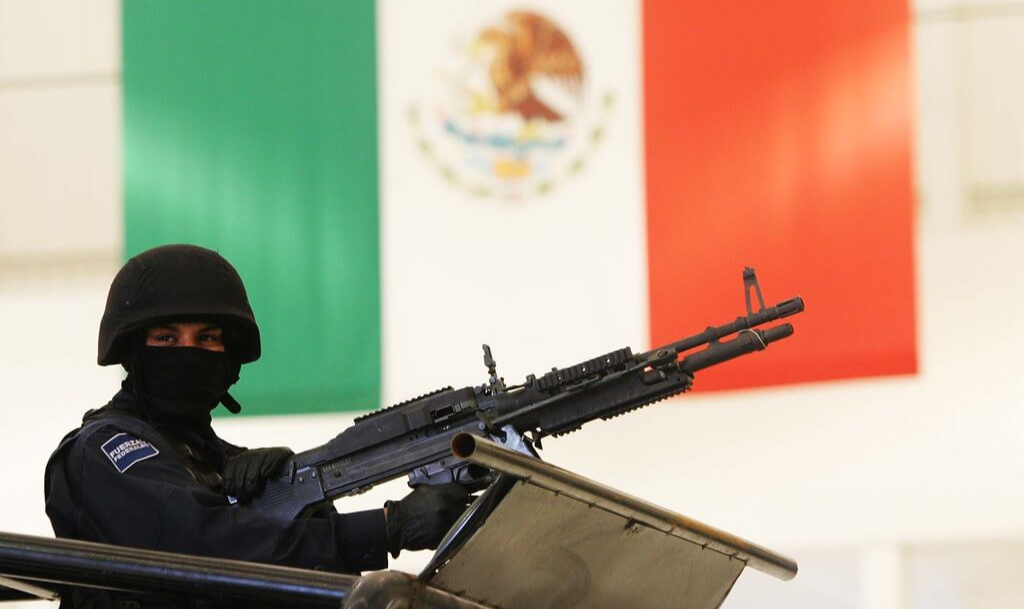 México argumenta que fabricantes deliberadamente facilitam venda de armas de fogo que finalmente chegam às mãos do crime organizado do outro lado da fronteira