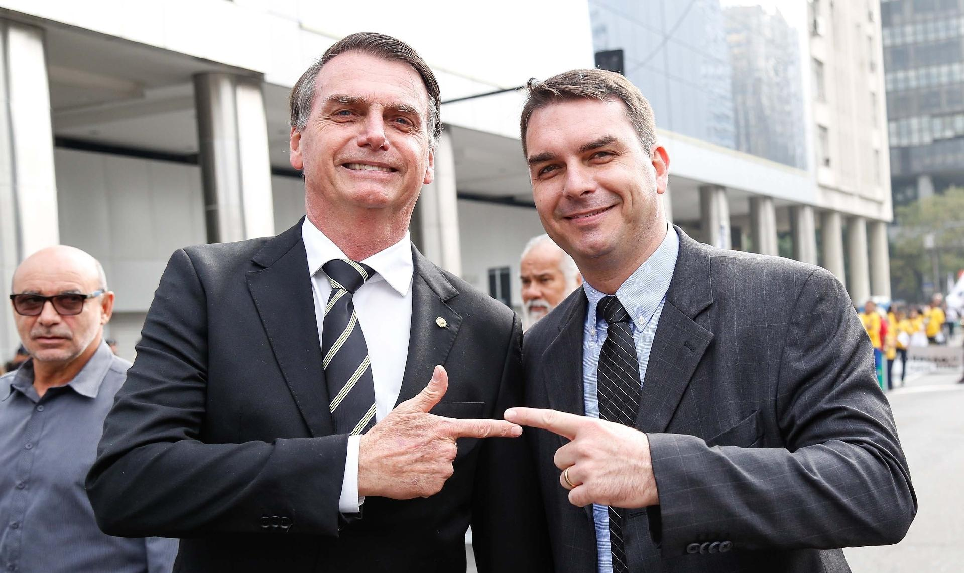 Jair será o presidente da comissão provisória da Aliança, enquanto seu filho, o senador Flávio Bolsonaro (RJ), será o primeiro-vice