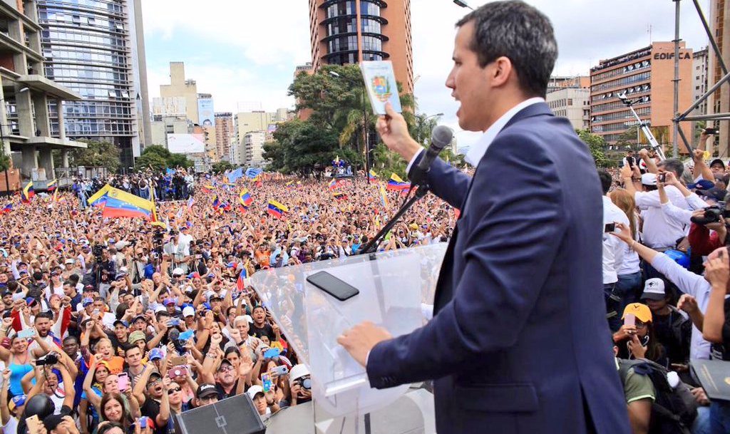 Em se tratando da Revolução Bolivariana, aconselho a ouvir o saudoso Belchior: “Não cante vitória muito cedo, não / Nem leve flores para a cova do inimigo”
