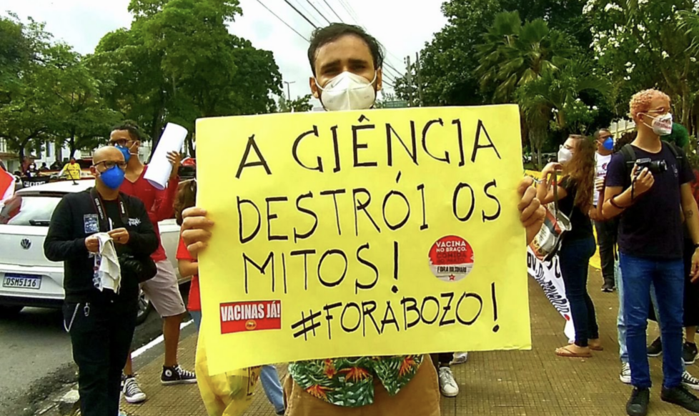 De acordo com a pesquisa CNT/MDA, 49% culpam Jair Bolsonaro pela demora na vacinação, enquanto outros 24% distribuem a culpa entre presidente, governadores e prefeitos