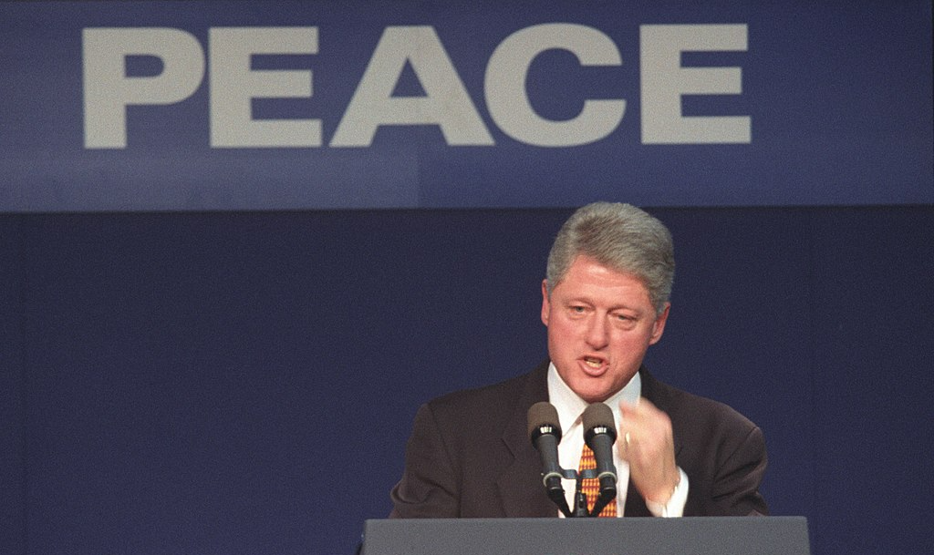 Em 1995, auxiliares, assessores políticos e militares norte-americanos alertaram Clinton sobre os riscos de expandir aliança em direção às fronteiras russas