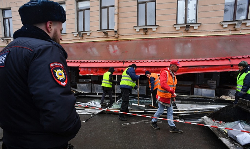 Segundo o porta-voz russo Dmitry Peskov, a Rússia pode estar enfrentando uma onde de terrorismo; outras 32 pessoas ficaram feridas
