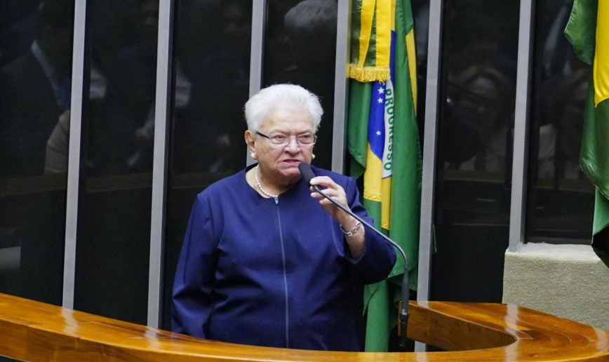 Candidata a presidente da Câmara Federal, deputada defende o impeachment de Bolsonaro e a prorrogação do auxílio emergencial