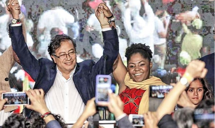 Durante o Diálogos Latinos desta quarta (22),  jornalistas da ComunicaSul fazem balanço da eleição colombiana e projetam começo do governo progressista