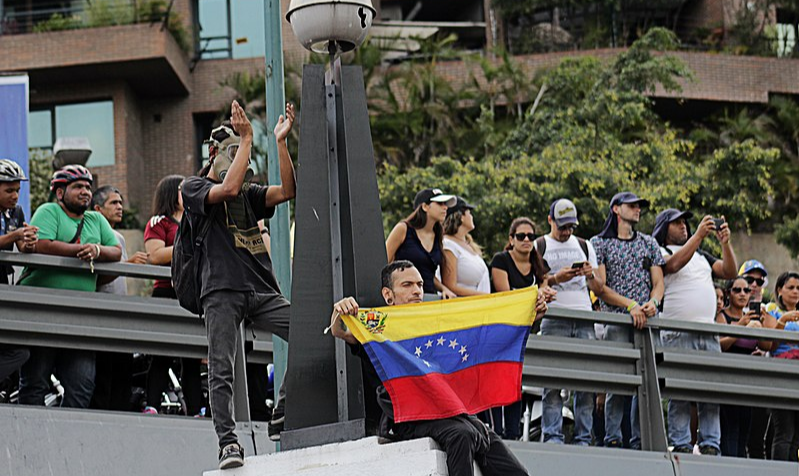 A manifestação pró-Maduro sugeriu que Guaidó falhou em ganhar apoio popular fora das classes ricas e de classe média alta