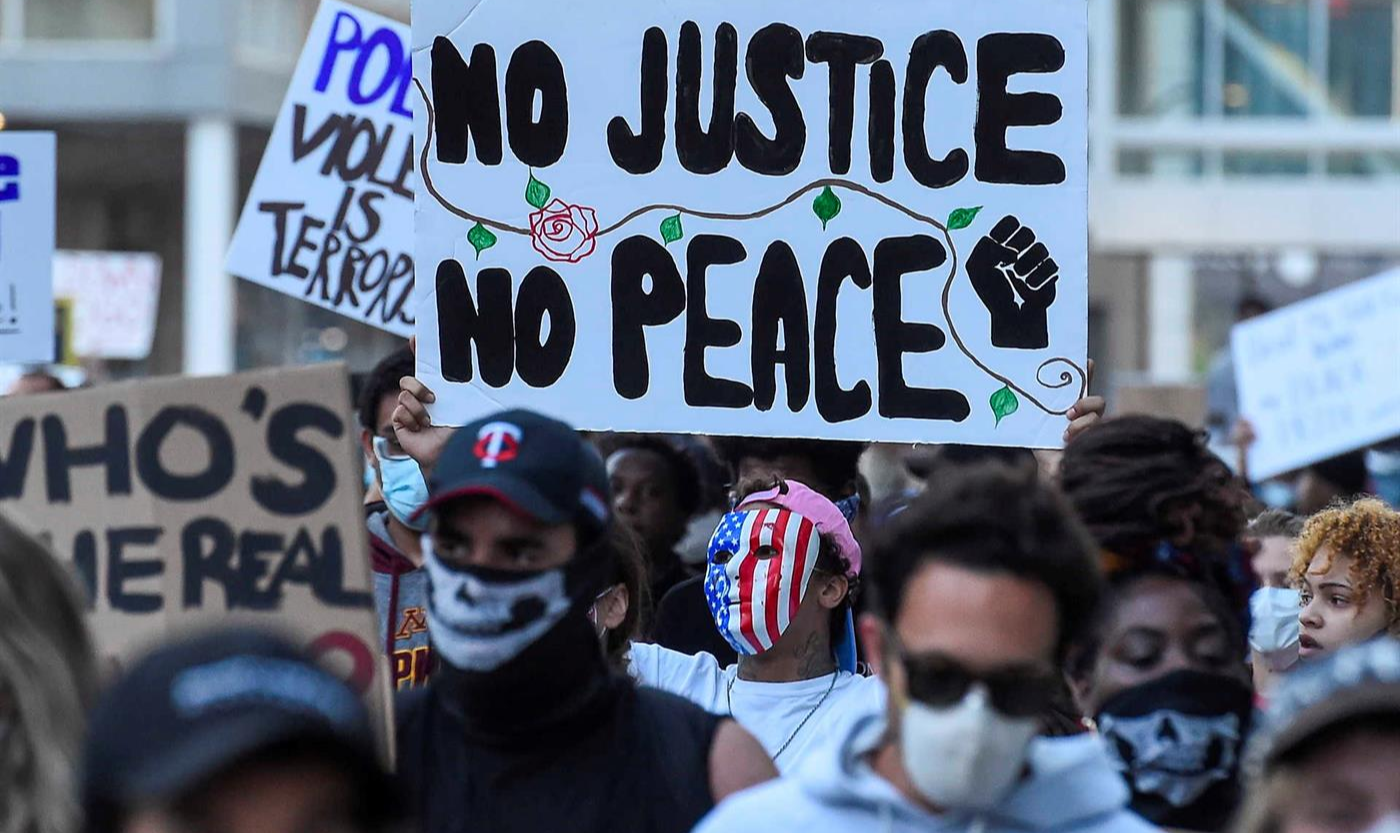 Nas maiores manifestações populares desde o assassinato de Martin Luther King Jr, em 1968, milhões se unem e exigem fim do racismo estrutural nos Estados Unidos