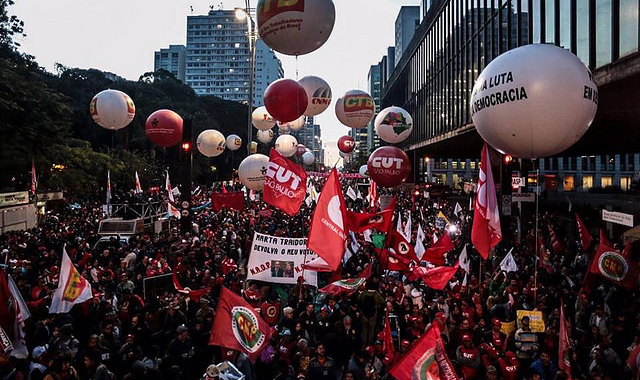 Petroleiros e estudantes se somam à Greve Geral para manifestar descontentamento com as privatizações e cortes no MEC