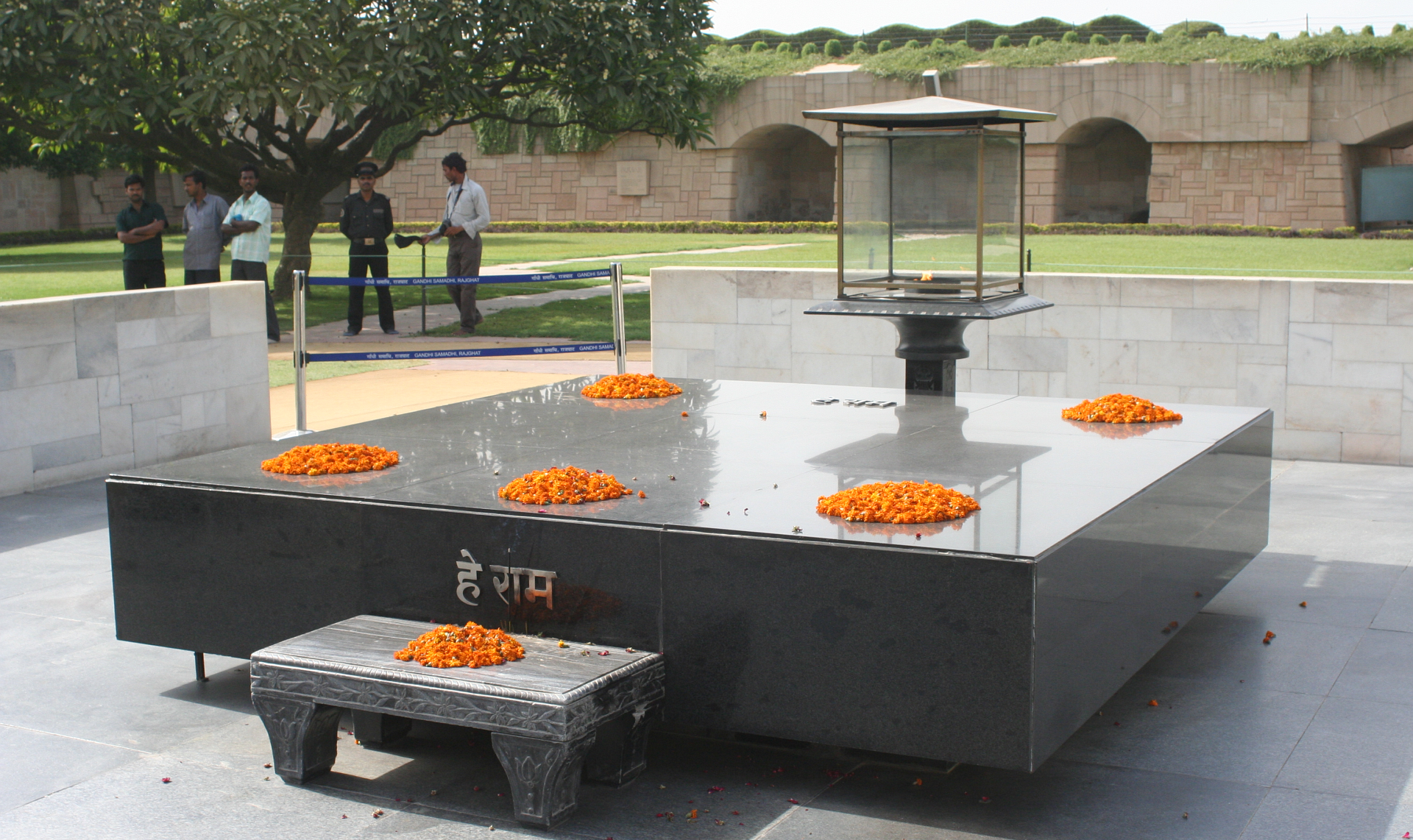 Apesar das diferenças ideológicas, brasileiro deverá colocar flores sobre o túmulo onde estão as cinzas do líder indiano, a exemplo do que fizeram ex-presidentes durante seus mandatos