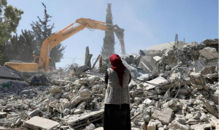 Em muitos casos as autoridades israelitas forçam os palestinianos a demolir as suas habitações, revela um relatório.