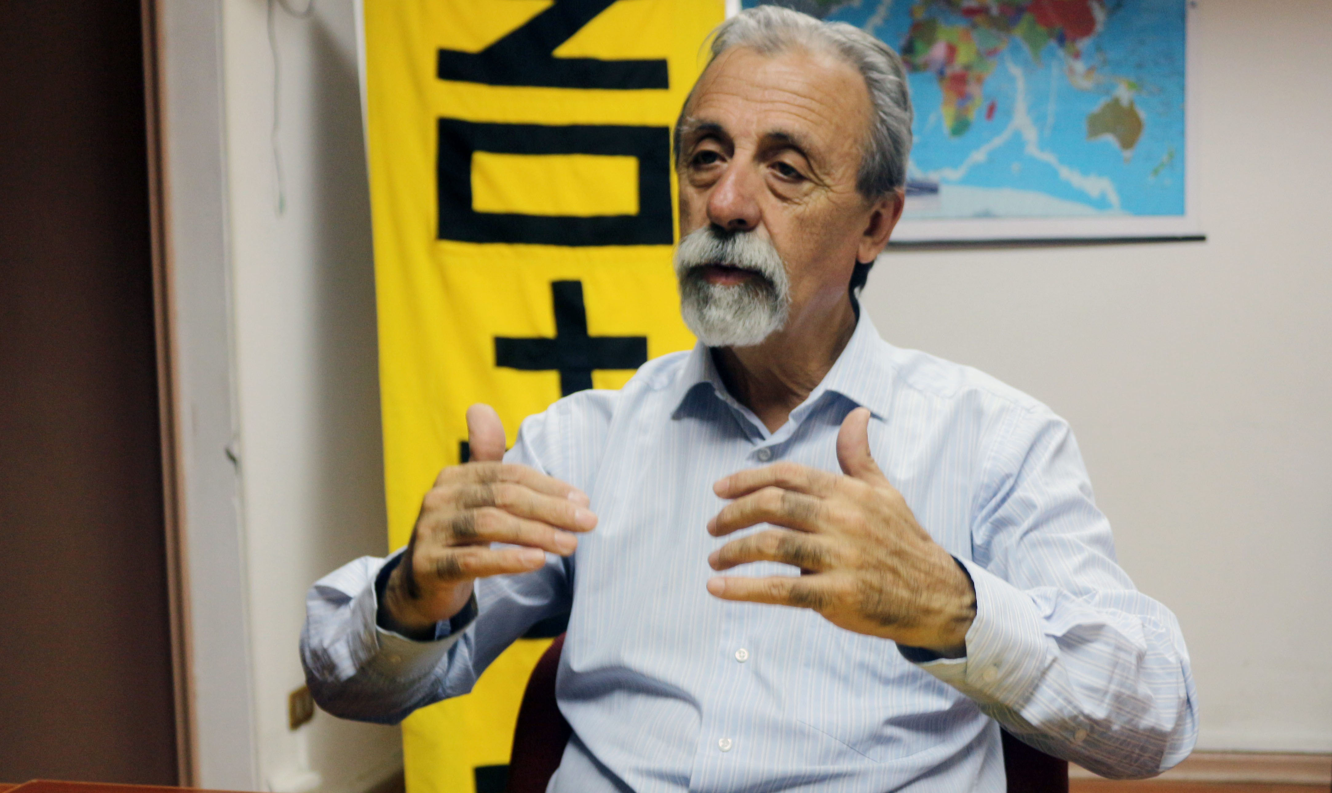 Dirigente do movimento No + AFP (Não mais Administradoras de Fundos de Pensão) Luis Mesina alerta os brasileiros dos impactos negativos da privatização