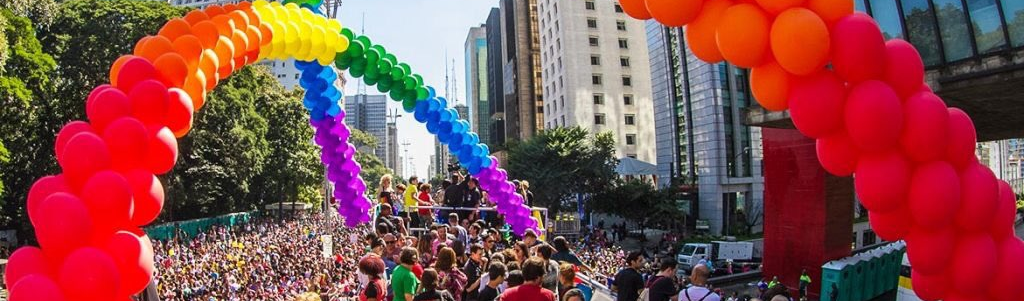 Crítica a Jair Bolsonaro dá o tom na Parada do Orgulho LGBT na Avenida Paulista