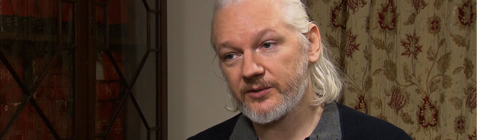 “Mundo precisa saber o que está acontecendo”, diz diretor de doc sobre Assange