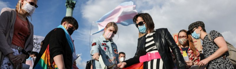 Na Hungria, nova lei obriga pessoas transsexuais a escolherem o exílio, diz Ivett Ördög