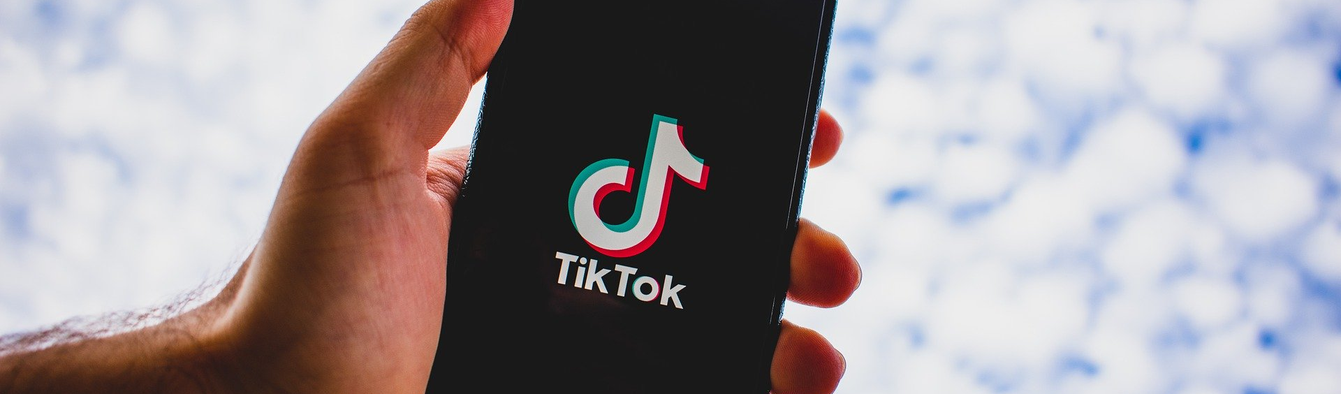 De mania jovem a arma geopolítica: como TikTok impacta as relações entre EUA e China?