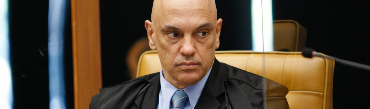 Alexandre de Moraes declara guerra a milícias digitais em 22; TSE não cassa chapa Bolsonaro-Mourão