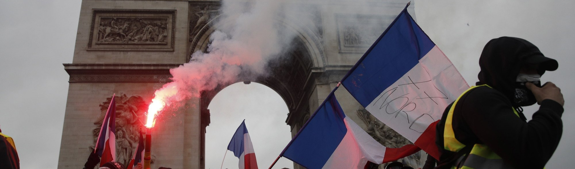 Paris em chamas: fim de semana é marcado por protestos dos coletes amarelos