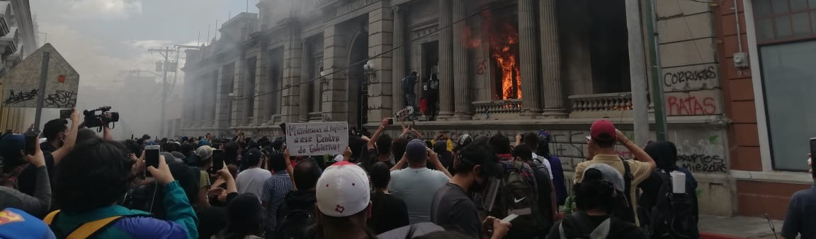 Povo na rua e Congresso em chamas: O que está acontecendo na Guatemala?