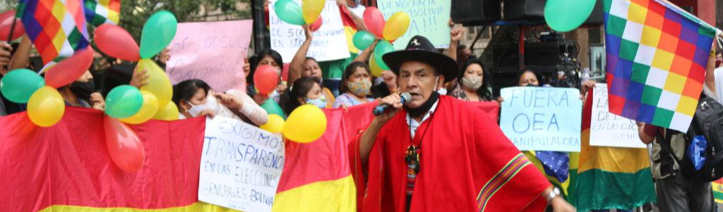 “Garantam nosso voto!“: Bolivianos vão às ruas em SP para exigir “respeito à democracia”