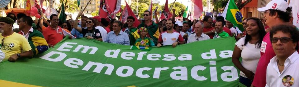 É de máxima urgência mobilizar a sociedade brasileira em defesa da democracia