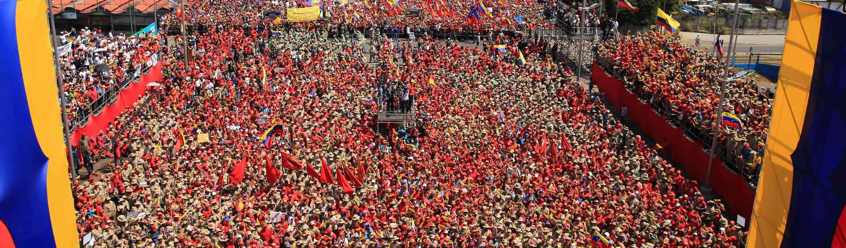 20 anos da Revolução Bolivariana: multidão toma as ruas de Caracas em apoio a Maduro