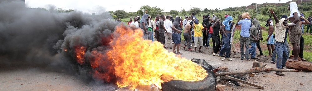 Greve no Zimbábue: 8 mortos, dezenas de feridos e centenas de detidos pela repressão