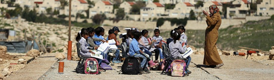 Forças israelitas reprimem protesto contra fechamento de escola em Nablus