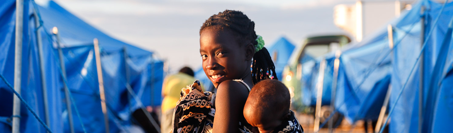 Fotógrafo registra acampamento de desabrigados por ciclone em Moçambique