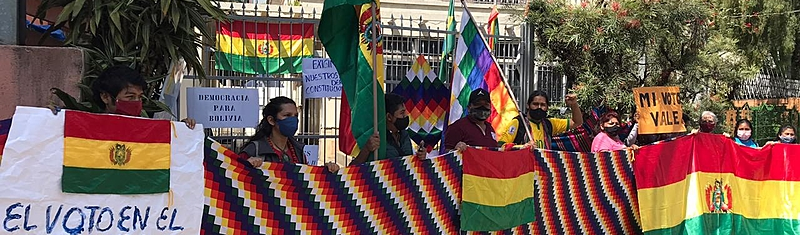 Bolivianos em SP exigem o direito de votar nas eleições presidenciais do seu país