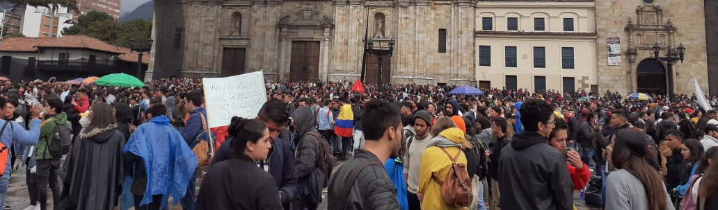 Reação do governo colombiano à onda de protestos resulta em bombas, boatos e morte