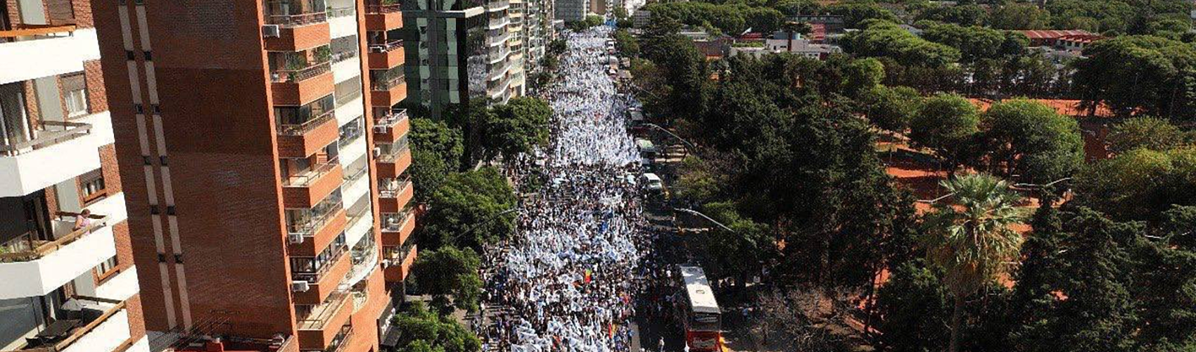 Na Argentina, jovens marcham em peso no Dia da Memória, Verdade e Justiça