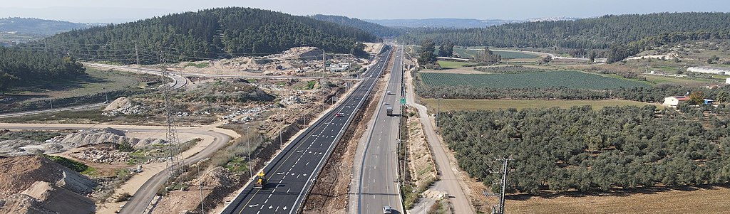 Israel desenvolve projetos rodoviários para anexar Jerusalém e isolar palestinos