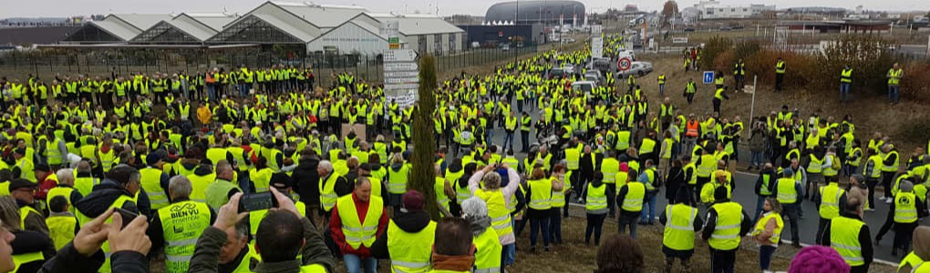 Coletes amarelos: O que está em jogo nesta mobilização popular contra Macron na França