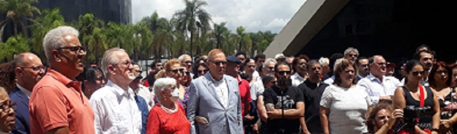 Memorial da AL inaugura busto de José Martí com a presença de Beatriz e Paulo Cannabrava