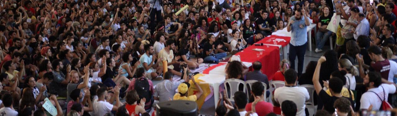 O Brasil está mobilizado pela educação e o medo começa a mudar de lado, afirma Boulos