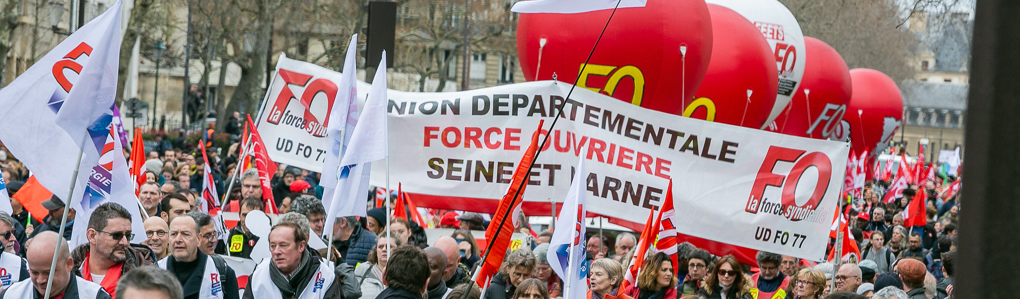 Sindicatos na França: protestos vão continuar até que Macron cancele reforma da previdência