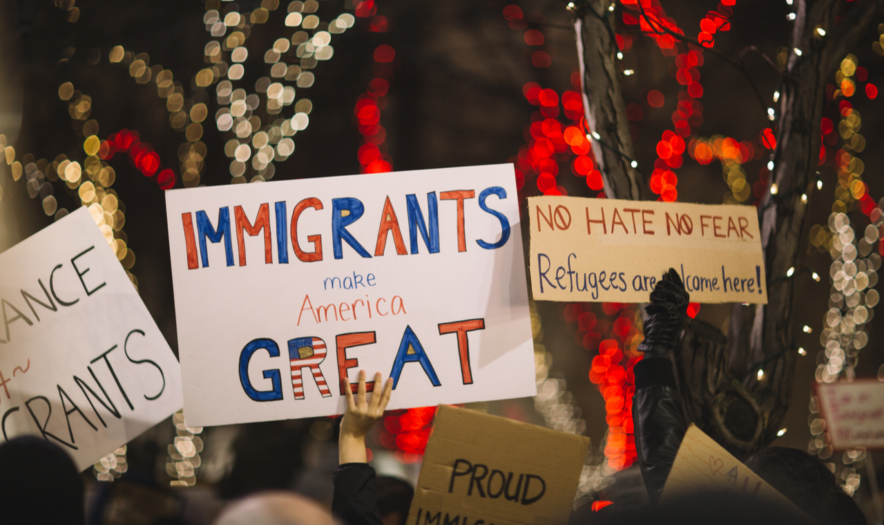 Trump sugere "baionetas, lagartos e serpentes" para parar imigrantes que chegam aos EUA