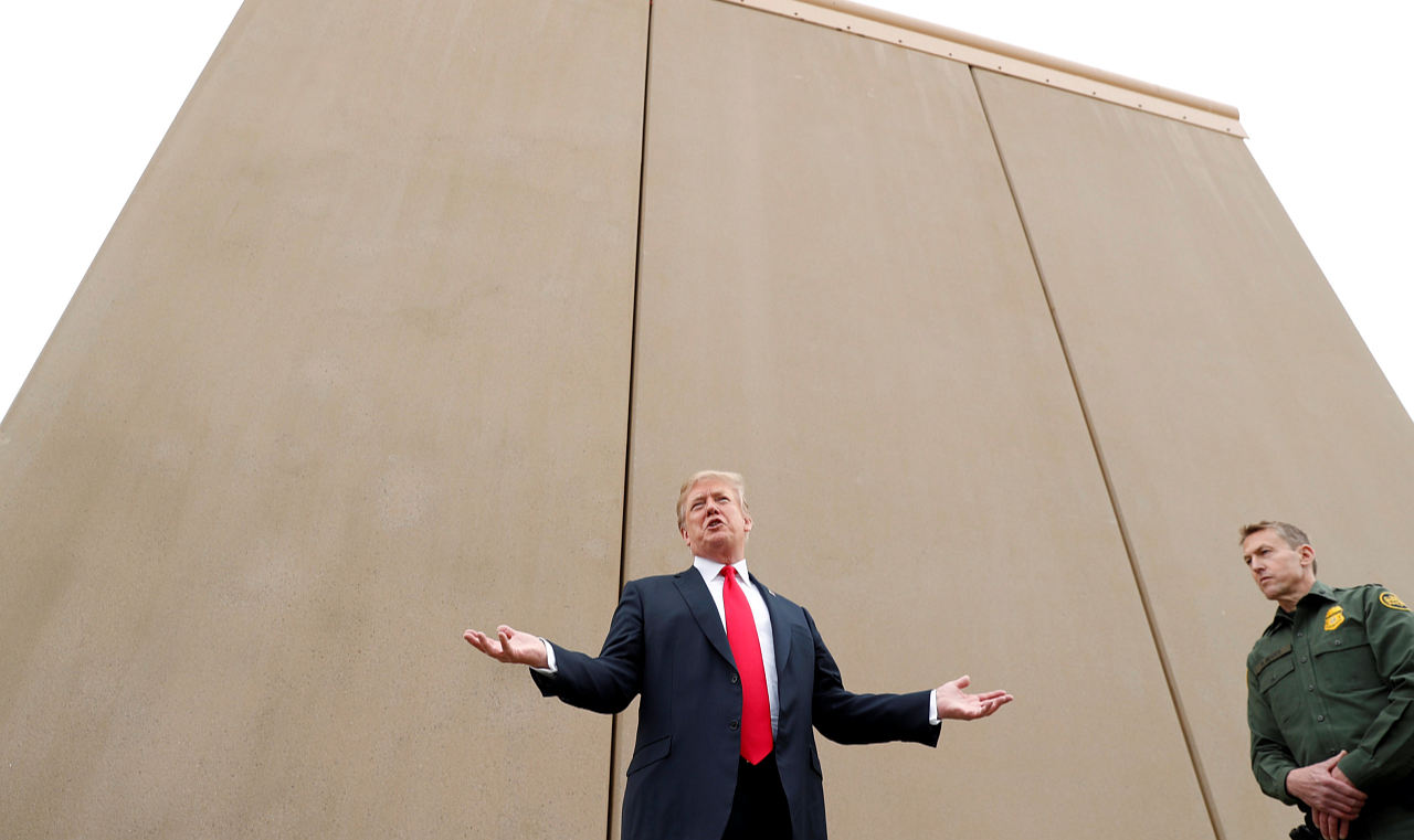 Trump se agarra ao muro e acelera campanha pela sua reeleição em meio a pandemia