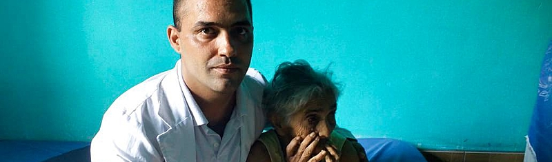 Recontratado para combater Covid-19, médico cubano vendia salgados para sustentar família
