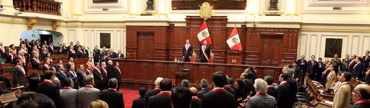 Por que povo peruano não pode escolher, soberanamente, uma nova Constituição?