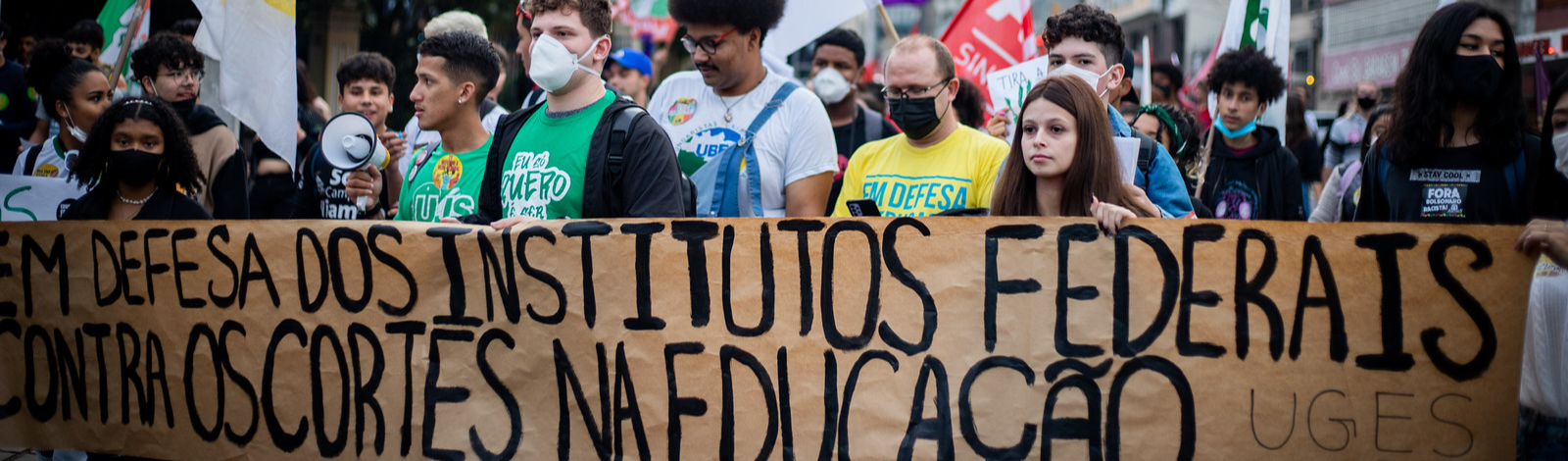 Ensino Médio está em crise na América Latina porque governos adotam reformas neoliberais