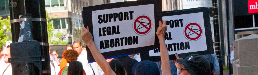Jornalistas debatem o impacto do fim do direito ao aborto nos EUA para América Latina