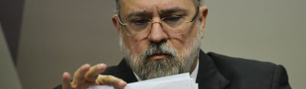 Ele faz o recorde dele: Aras arquivou 98 casos contra Bolsonaro; ABJD leva caso para TPI