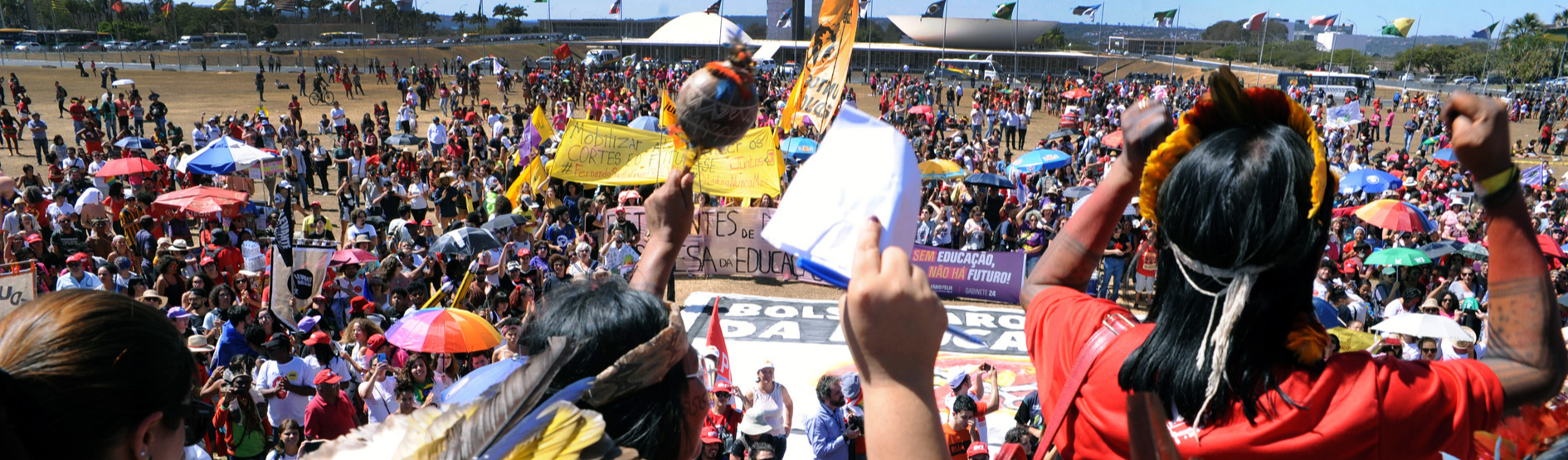 Mulheres indígenas protestam contra ameaças de governo Bolsonaro